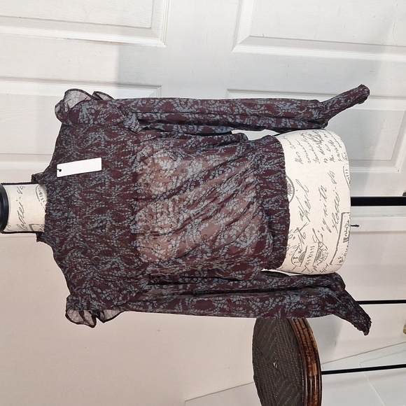 Olivaceous Tops - Olivaceous Floral Bell Sleeve Blouse Women M New